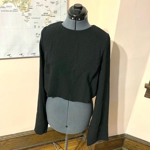 Woven Black Bell-sleeved Top - Picture 2 of 4